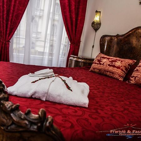 Well Come - Palazzo Reale Hotel Naples Exterior photo