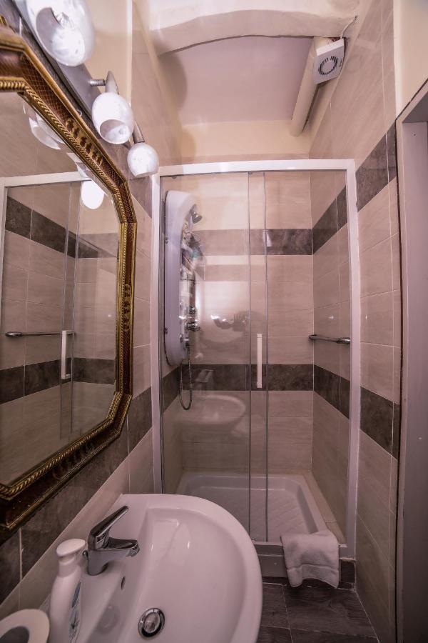 Well Come - Palazzo Reale Hotel Naples Exterior photo